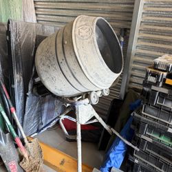 Kobalt 4-cu ft 0.5 -HP Concrete Mixer