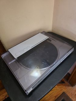 Hitachi HT-L303 Linear Tracker Fully Automatic Turntable