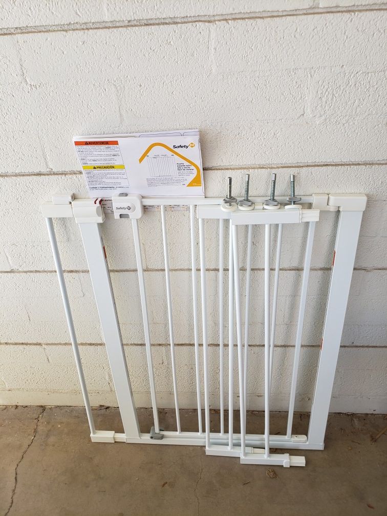 Euc- Safety 1st Easy Install Extra Tall and Wide Baby Gate with Pressure Mount Fastening