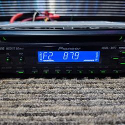 Pioneer DEH-2800MP
CD receiver with MP3/WMA playback
