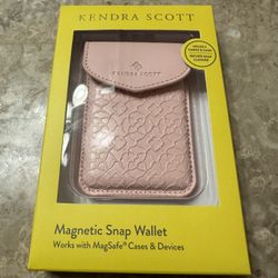 Kendra Scott Magnetic Snap Wallet 
