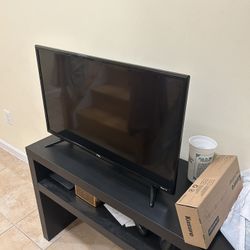 TCL Roku Smart TV - 32”