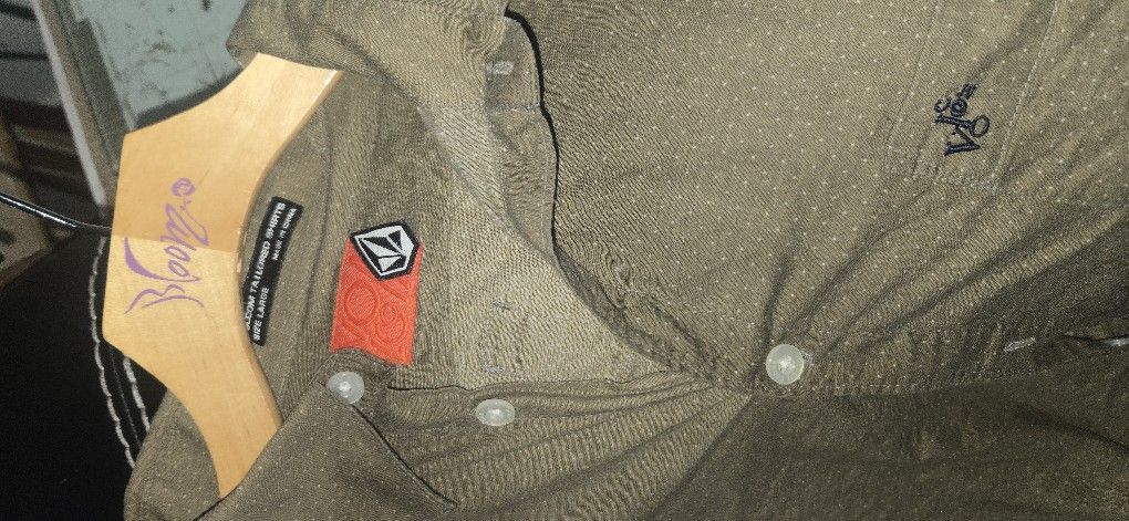 Mens Shirts 6$ Medium And Large Name Brands
