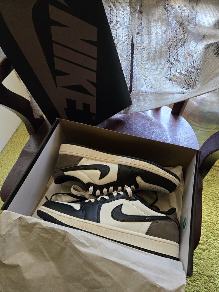 Jordan 1 Low OG Mocha
