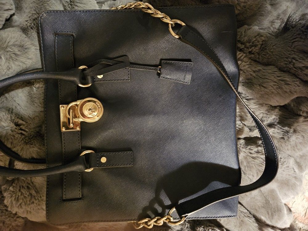 Michael KORS LIMITED EDITION Navy Blue Hand Bag Chain Locket
