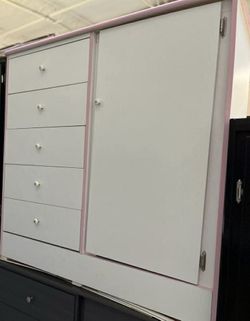 White pink liner wardrobe