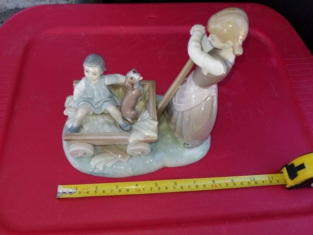 Lladro FIGURINE