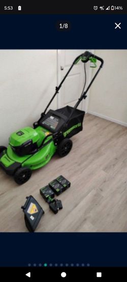 Electric lawnmower