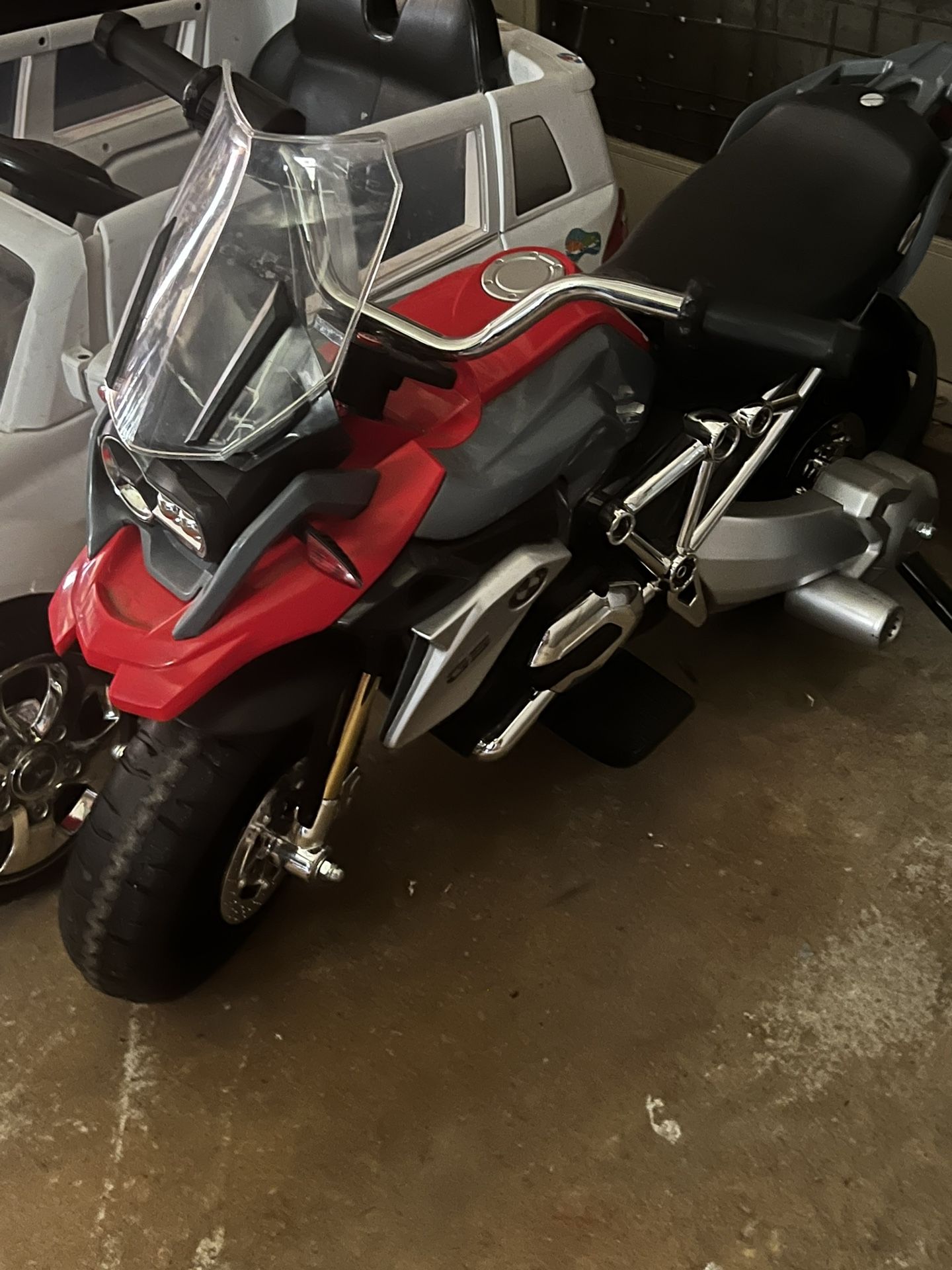 Blazin Wheels 12-Volt Motorcycle Battery-Operated Ride-On