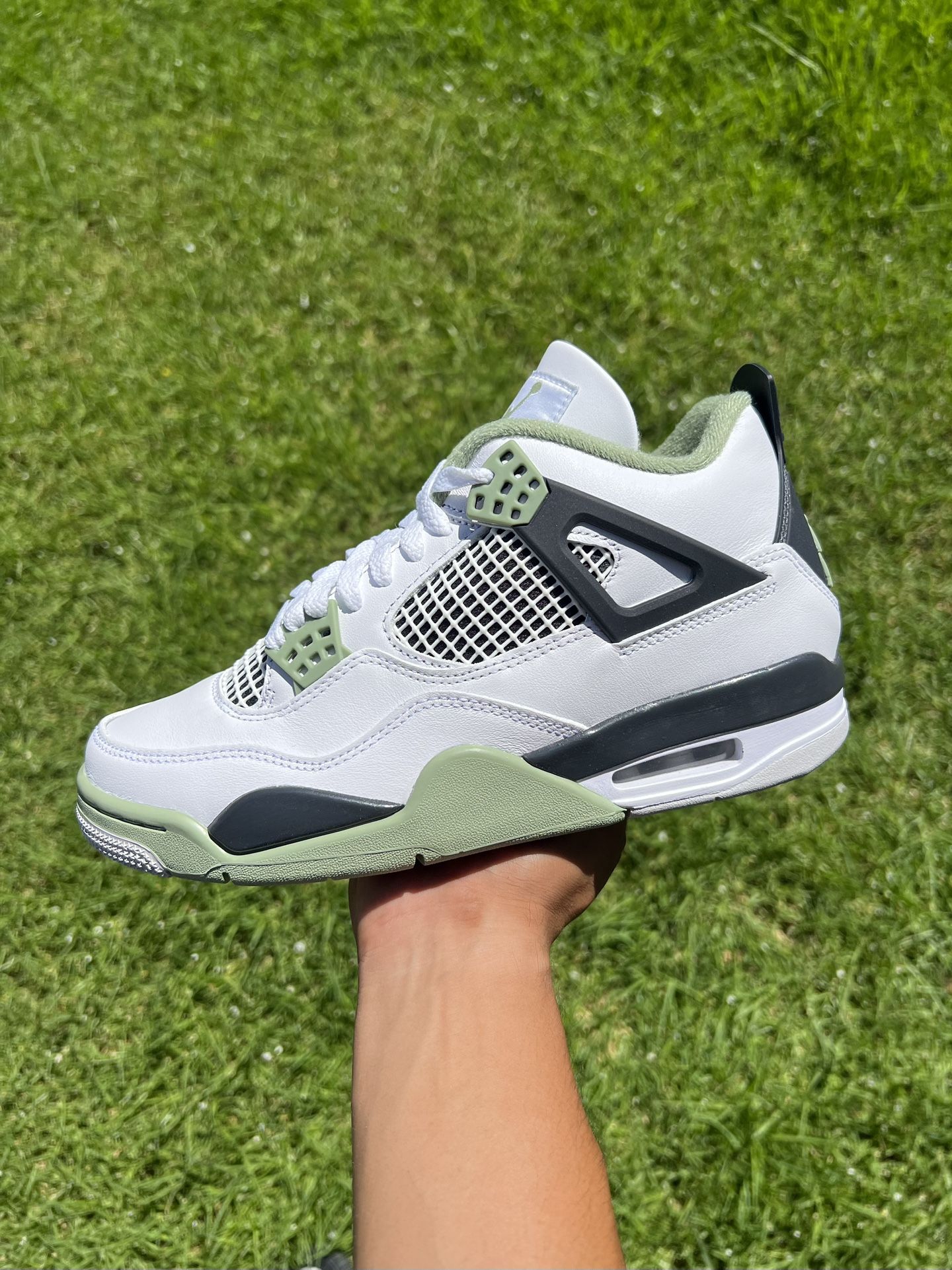 Air Jordan 4 “Seafoam” 🐚🪸 Various Sizes