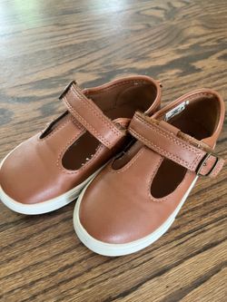 Oshkosh toddler Mary Jane shoes size 8 girls