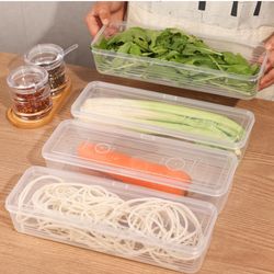 Plastic food containers 