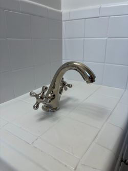 Single-Hole Bathroom Faucet | Solid Brass Chrome Finish Bathroom Sink Faucet - polished nickel Tap