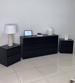 Đręsser Ąnd Ţwo Nąighţsţanđs 