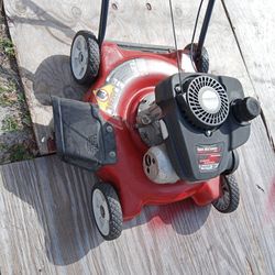 Yard Machine Push Lawnmower 140cc,20"Cut