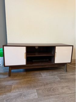 Entertainment center