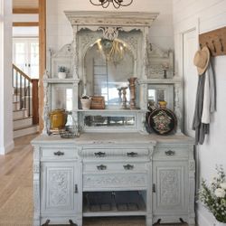 Beautiful Entryway Piece 