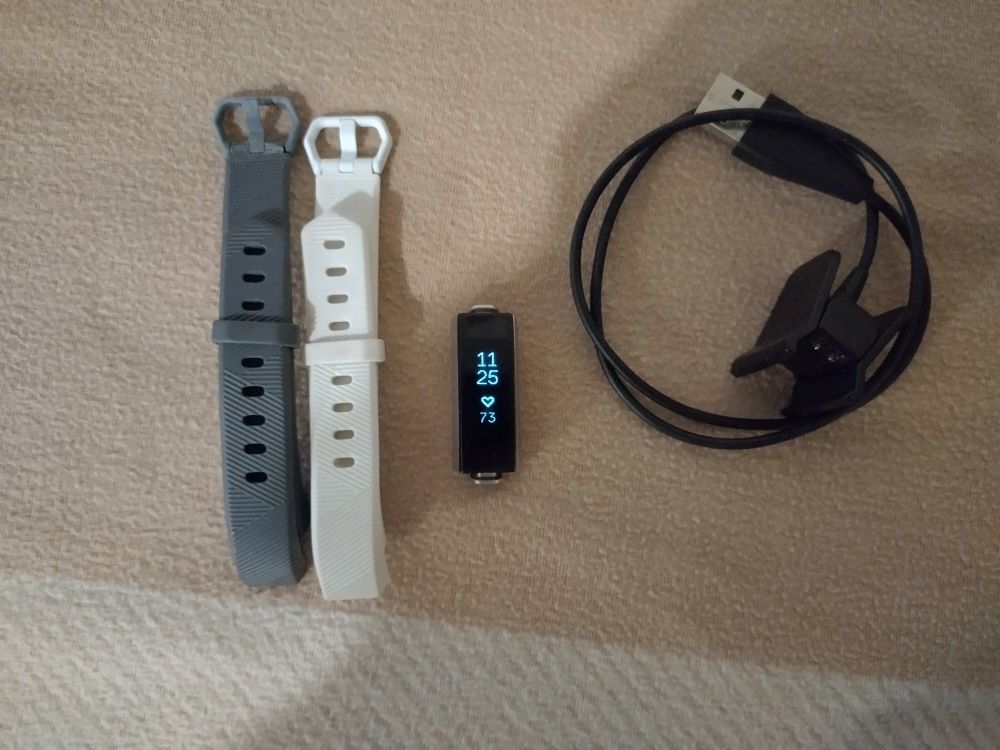 Fitbit Alta HR With Accessories