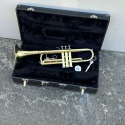 Selmer Bach TR300 Trumpet Made in USA  W/ Case + 7C Mouthpiece NICE