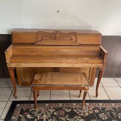 Free 1950s Wurlitzer Upright Piano. Moving Need Gone ASAP