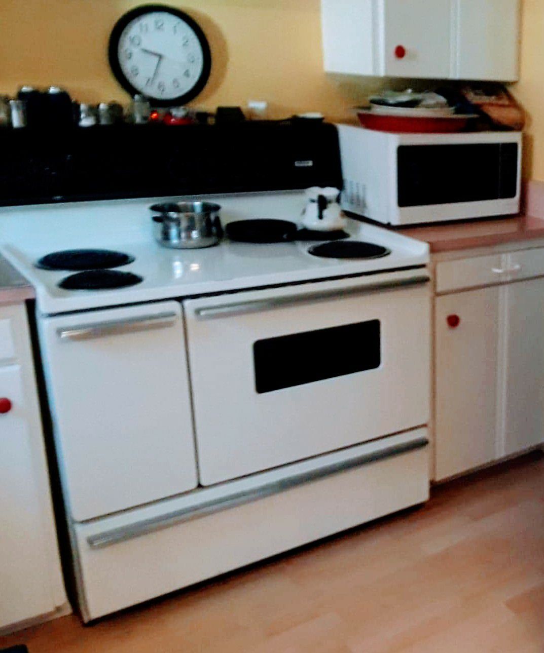 Vintage 1950's Frigidaire stove/oven w/ warmer for Sale in Portland, OR -  OfferUp