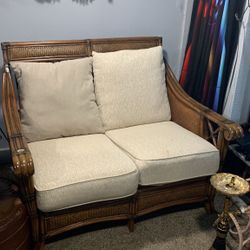 Vantage Loveseat And Two Chair Abd Tabke In Good Condition 
