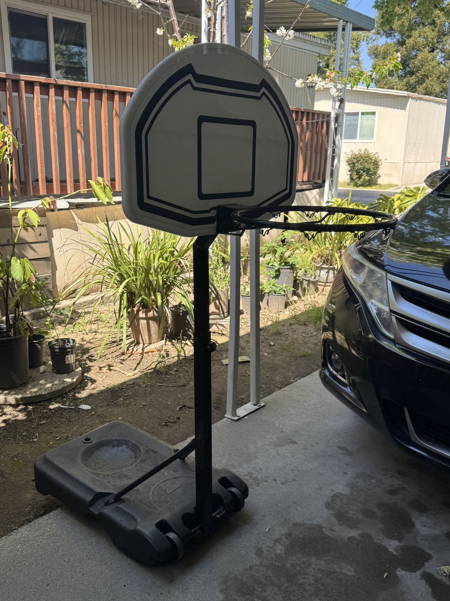 Basketball hoop
