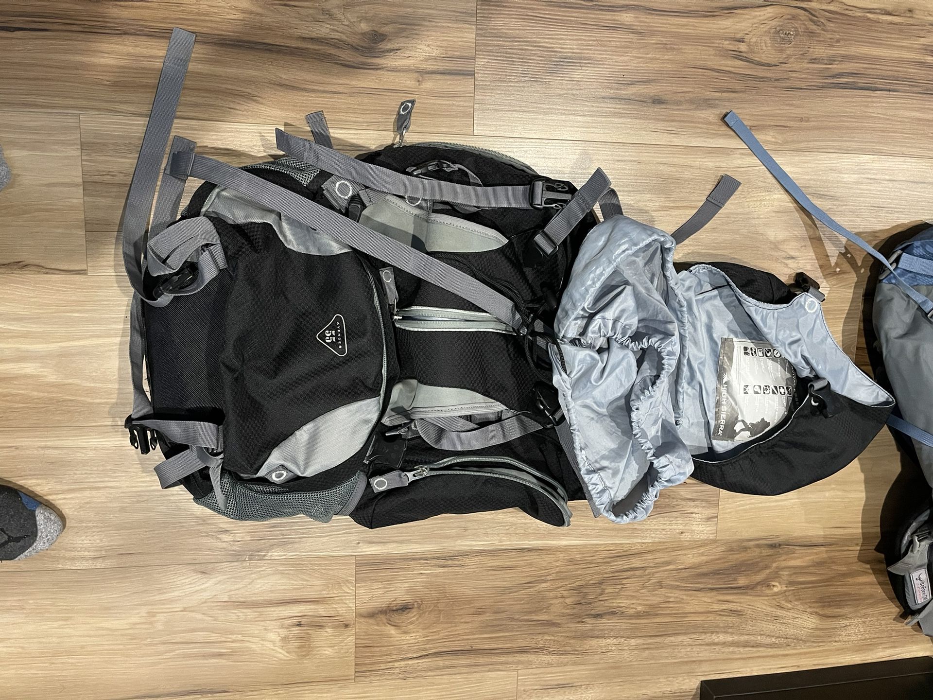 High Sierra Avenger 55 Backpack