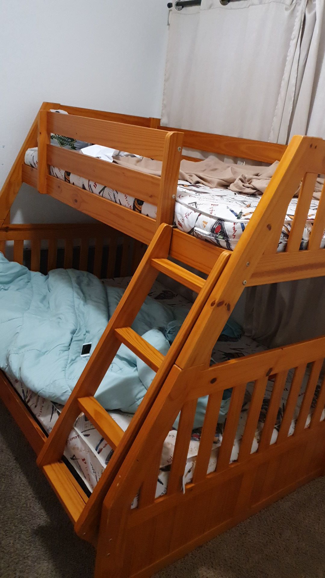 Bunk bed: twin and single beds in good condition