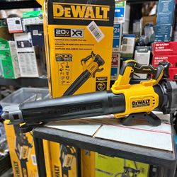 DEWALT 20V MAX 125 MPH 450 CFM Brushless Cordless Leaf Blower with Concentrator Nozzle TOOL ONLY