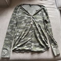 Long sleeve camo top