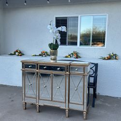 Mirrored Buffet