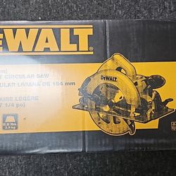 DEWALT 15 Amp Corded 7-1/4 in. Lightweight Circular Saw 