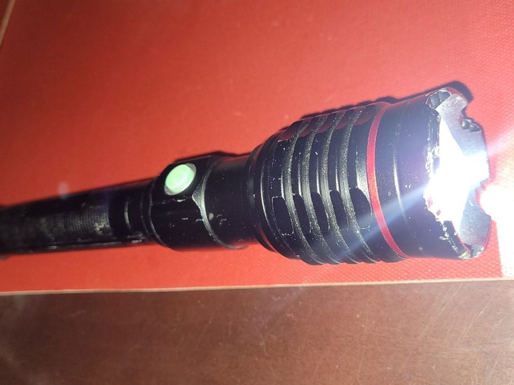 THE BEST FLASHLIGHT EVER MADE