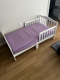 Toddler bed