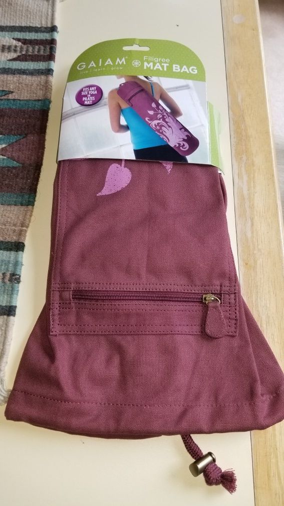 NEW GAIAM YOGA WORKOUT MAT BAG. PICK UP MIDDLEBORO ONLY