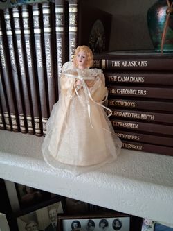 Beautiful Light-Up Angel For Tree/ Shelf