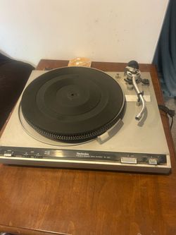 Technics SL-220 vintage music player