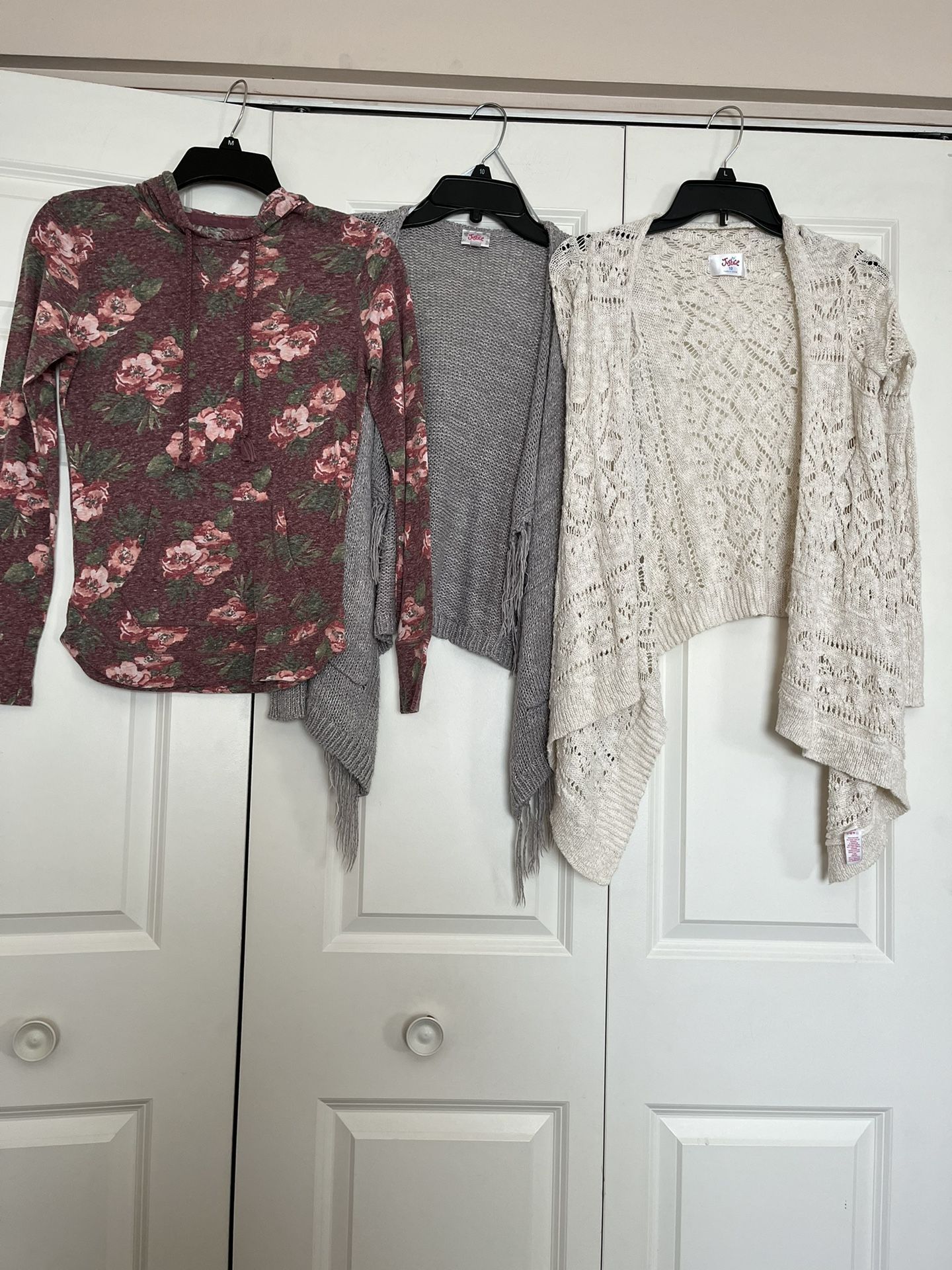 There’s Three Pieces There For Girls Age Group 10 All Three Of Them For $20 Total 