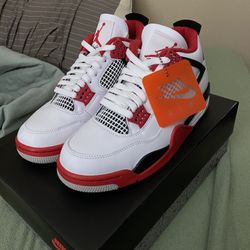 DS Jordan 4 Fire Red 🔥 size 8.5