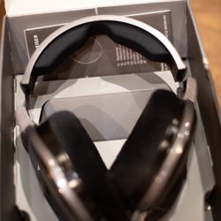 Sennheiser Consumer Audio HD 650 - Audiophile Hi-Res Open Back Dynamic Headphone, Titan