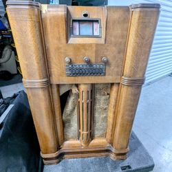 1938 Montgomery Ward Airline "Movie Dial" Console