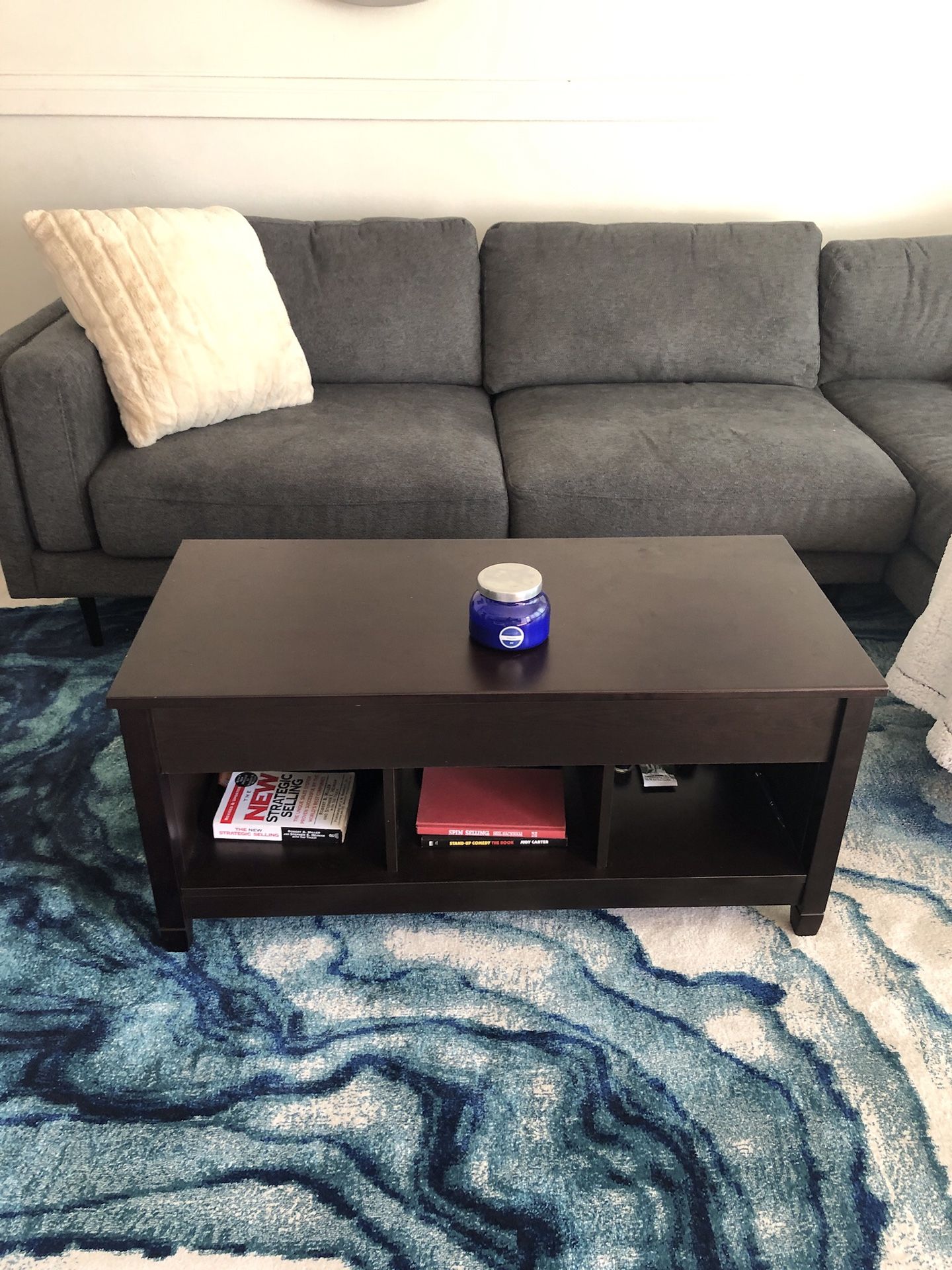 Coffee table lift top
