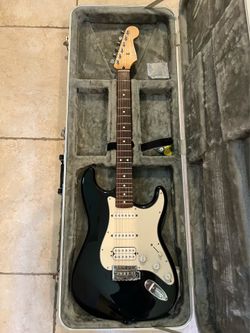 Fender MIM Stratocaster w/ Roadrunner Hardshell Case