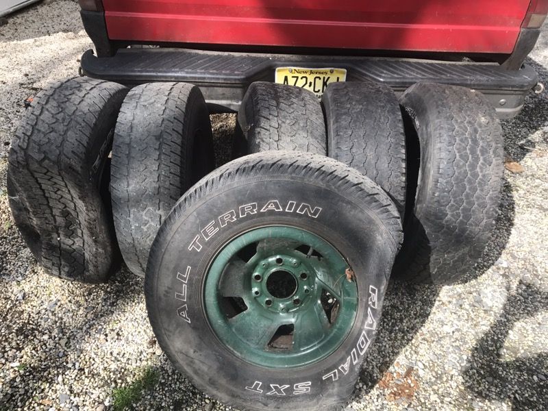 I have 6 31x12.5x15 tires 4 are the same but 2 out of the 4 are bald. The other two are Goodyear 31x12.5x15 with good tread so you could mix two and