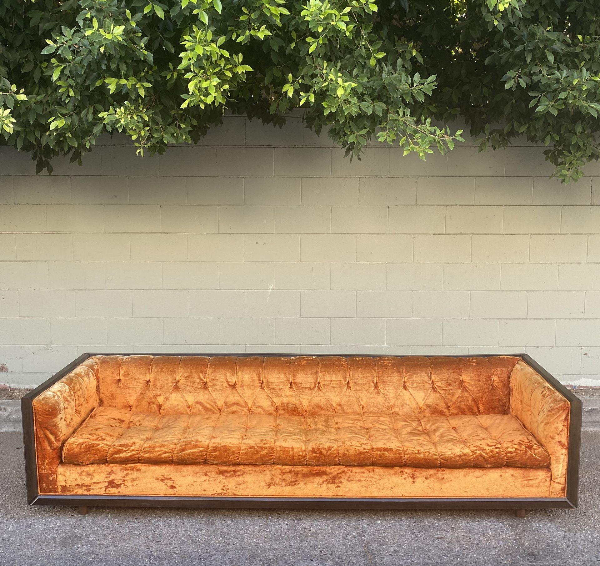 9’ Mid Century Modern Orange Crushed Velvet Couch w/ Walnut Trim 😍