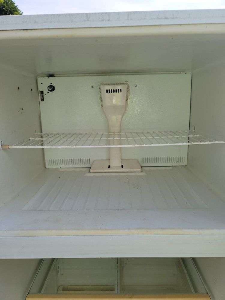 Reliable Whirlpool Refrigerator for Sale in San Bernardino, CA OfferUp