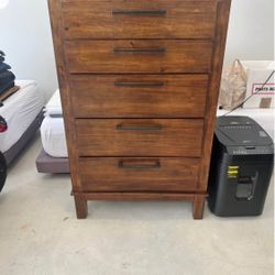 Dresser 