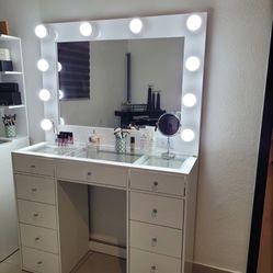 Hollywood Vanity/dresser