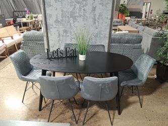 Beautiful black oval 7 pc dining set (New)